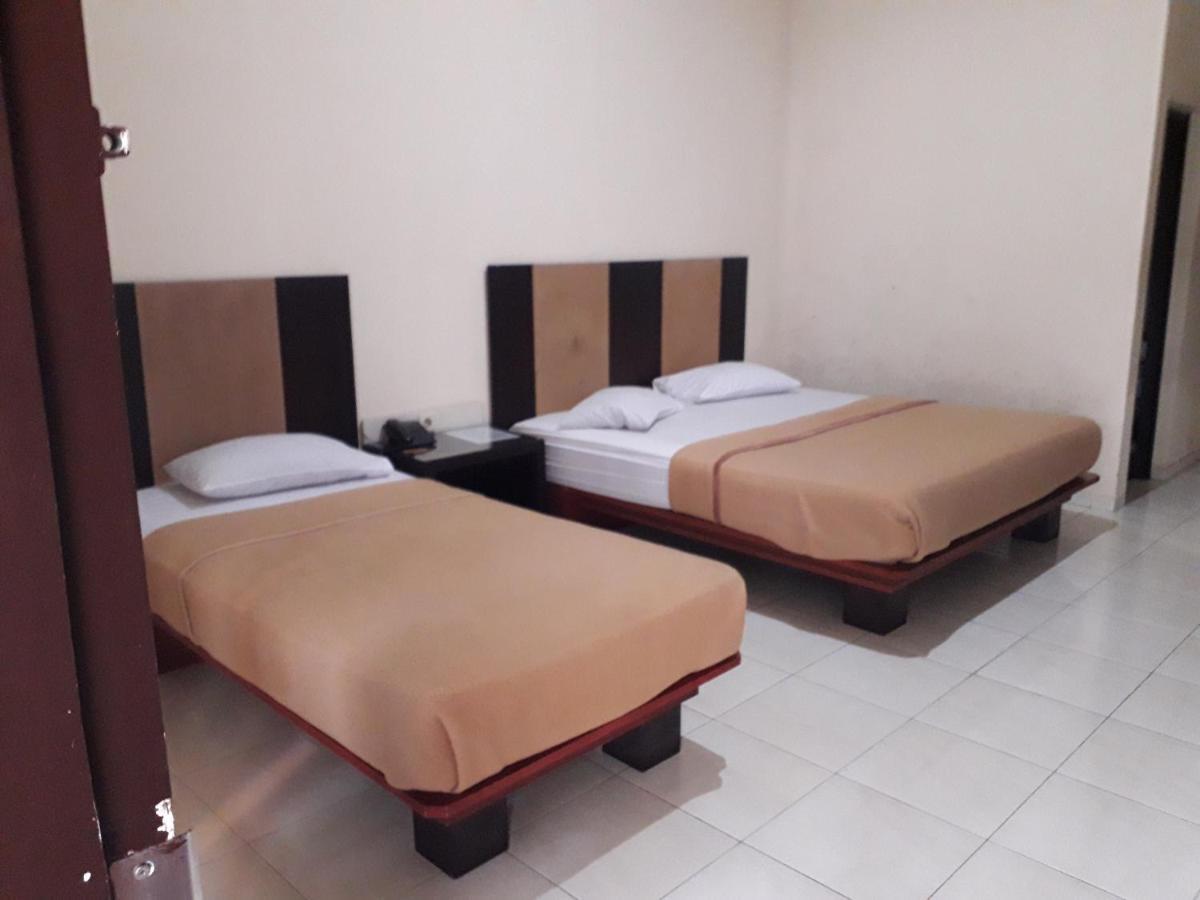 Surya Hotel & Resort Baturraden Extérieur photo